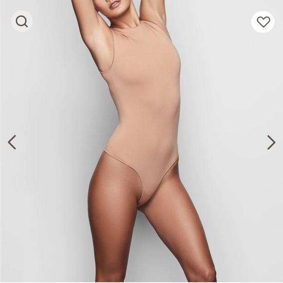 NWOT Skims Essential Crew Neck Sleeveless Bodysuit - Picture 1 of 4